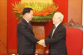 Le leader du PCV reçoit un responsable du Parti lao
