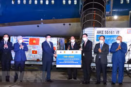 Le président Nguyen Xuan Phuc à la cérémonie de remise des vaccins après sa tournée à l'étranger