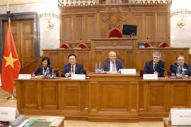 Vietnam et Hongrie échangent des expériences législatives sur la protection de l'environnement 