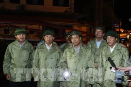 Le PM Nguyên Xuân Phuc dirige le règlement des dégâts du typhon Doksuri