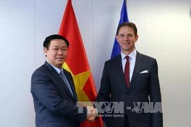 Le vice-PM Vuong Dinh Hue rencontre des dirigeants européens