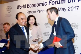  Le Premier ministre Nguyen Xuan Phuc termine ses activités au WEF-ASEAN 2017