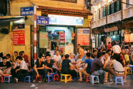 Ta Hiên, la rue qui ne dort jamais à Hanoi