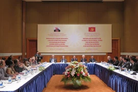Le 3e colloque théorique entre le PCV et le PCC se tient à Hanoi