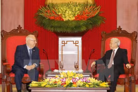 Des dirigeants vietnamiens reçoivent le président israélien