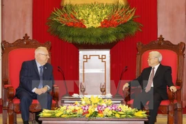 Des dirigeants vietnamiens reçoivent le président israélien