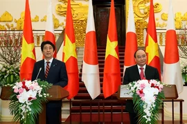 À Hanoi, le PM japonais Shinzo Abe appelle à développer l’avenir ensemble