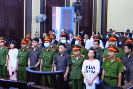 Seize personnes devant la justice pour terrorisme