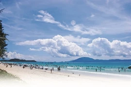 La magnifique plage de Trà Cô fait le bonheur des vacanciers