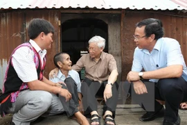 Le secrétaire général du PCV en visite à la commune démunie d’Ayun de Gia Lai