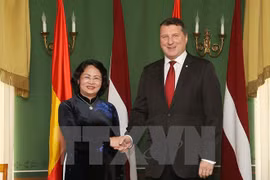 La vice-présidente Dang Thi Ngoc Thinh en visite officielle en Lettonie