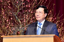 Le vice-PM et ministre des AE Pham Binh Minh reçoit un responsable de l’AIIB