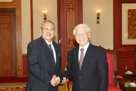 Nguyen Phu Trong reçoit des contrôleurs du Parti du peuple cambodgien