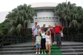 Des guides bénévoles pour mieux accompagner les touristes à Hanoi