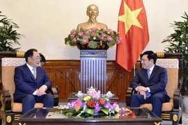 Le vice-PM Pham Binh Minh reçoit le président du groupe sud-coréen Taekwang
