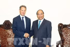 Le PM Nguyên Xuân Phuc reçoit le président de Warburg Pincus
