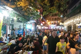 La culture de la cuisine de trottoir à savourer au cœur de Hanoi