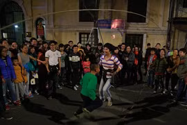 À Hanoi, des jeux folkloriques font la joie des petits et grands