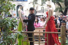 Nguyên Manh Hùng, artisan fleuriste de Hanoï et heureux de l'être