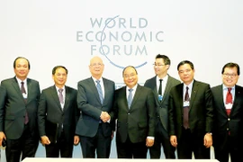 Le PM Nguyên Xuân Phuc termine sa participation au 47e Forum de Davos 