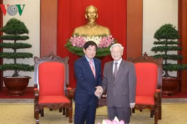Des dirigeants vietnamiens reçoivent le président du Parti d'action populaire de Singapour