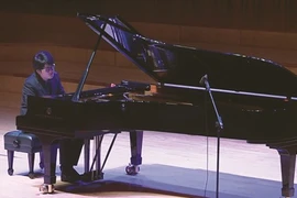 Un jeune vietnamien maître du clavier à Stockholm