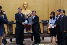 Les académiciens vietnamiens et chinois cultivent leurs liens