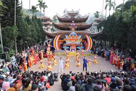 Ouverture de nombreuses fêtes traditionnelles à Hanoï et à Ha Tinh