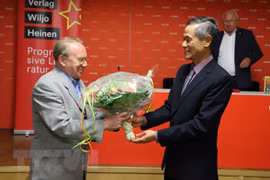 Présentation d'un livre sur le Président Ho Chi Minh en Allemagne 