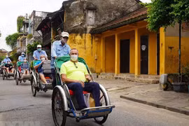 Demande d'autoriser l'entrée des visiteurs internationaux au Vietnam par voies maritime et routière