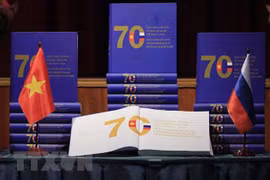 Présentation d’un livre sur 70 ans des relations Vietnam-Russie