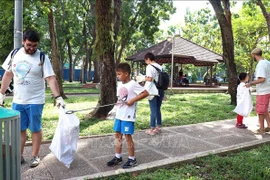 « Journée de balayer des déchets plastiques » à Ho Chi Minh-Ville