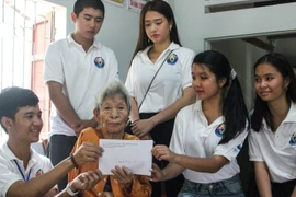 De jeunes Viet kieu visitent la province centrale de Quang Nam