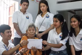 De jeunes Viet kieu visitent la province centrale de Quang Nam