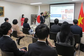 Le Japon soutient des étudiants vietnamiens touchés par la pandémie de COVID-19