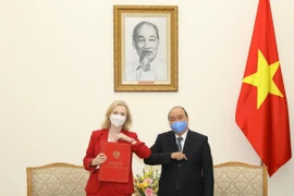 Le PM Nguyen Xuan Phuc reçoit la ministre britannique du Commerce international