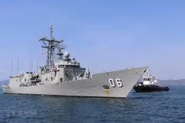 Deux navires de la Marine royale australienne en visite au Vietnam