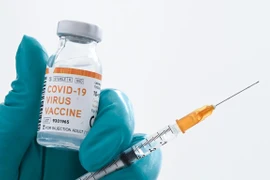 COVID-19 : Le secteur bancaire fait don de 160 milliards de dongs au Fonds d’achat des vaccins 