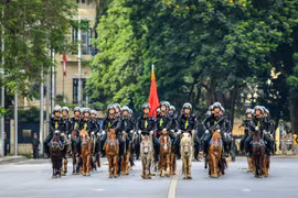La Police mobile à cheval voit le jour avec un défilé sur la place de Ba Dinh