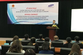 Samsung forme des experts en industries auxiliaires du Vietnam