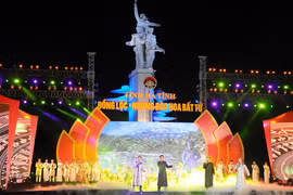 Spectacle artistique « Dong Loc- des fleurs immortelles » à Ha Tinh