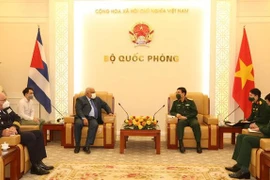 Le Vietnam et Cuba coopèrent efficacement dans la défense