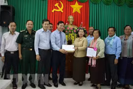 La vice-Première ministre cambodgienne au chevet des sinistrés du Centre