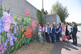 Une fresque murale célèbre l'amitié Vietnam-France