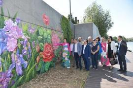 Une fresque murale célèbre l'amitié Vietnam-France