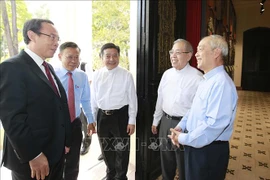 Noël : le secrétaire du Comité du Parti de Ho Chi Minh-Ville adresse ses vœux aux catholiques