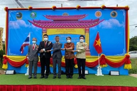 Mise en chantier de la porte de bienvenue sur la route de souvenir des Viet kieu en Thaïlande