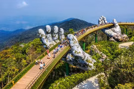 Le pont d'Or à Da Nang élu parmi les nouvelles merveilles du monde par Daily Mail