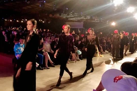 400 mannequins et artistes au Festival international de la mode du Vietnam 2020