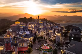 La zone touristique de Sun World Ba Na Hills - une destination attrayante pour les touristes 